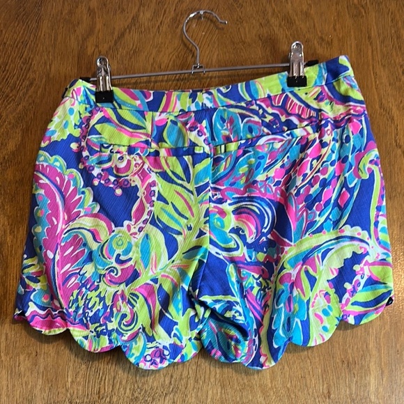 Lilly Pulitzer "Toucan Play" Colorful Magnolia Scallop Shorts Size 2 EUC - Picture 2 of 4